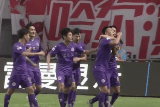  斯图加特青年军崛起客场逼平欧冠常客